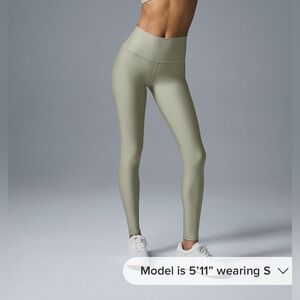 ALO Yoga airlift leggings in limestone